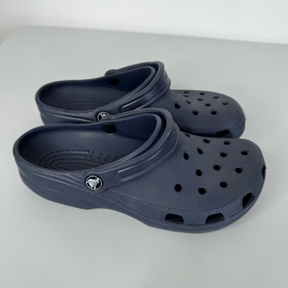 Crocs Navy Clogs Men’s Size 7 Women’s Size 9 - Picture 1 of 6